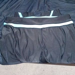 Avia Black & Blue Capri Leggings